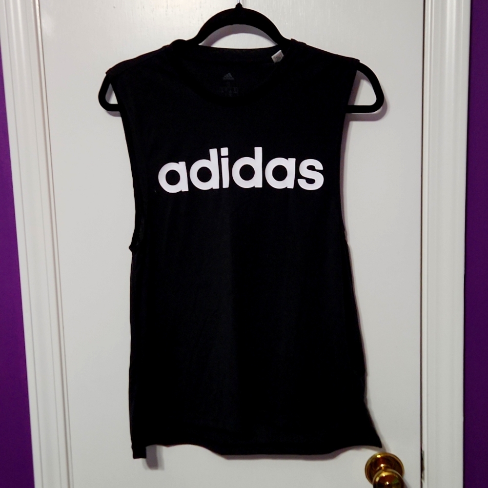 Sleeveless tee